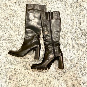 NWOB Donald J Pliner chocolate square toe boots